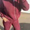 cjukmvnuyxbjagf0lzezljyyljeumcaoavbob25lmtcsmtsgau9tidi2ljaumtsgz3ppcckgag-5 Ensemble jogging bordeaux – confort et style casual chic