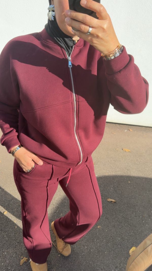 cjukmvnuyxbjagf0lzezljyyljeumcaoavbob25lmtcsmtsgau9tidi2ljaumtsgz3ppcckgag-5 Ensemble jogging bordeaux – confort et style casual chic