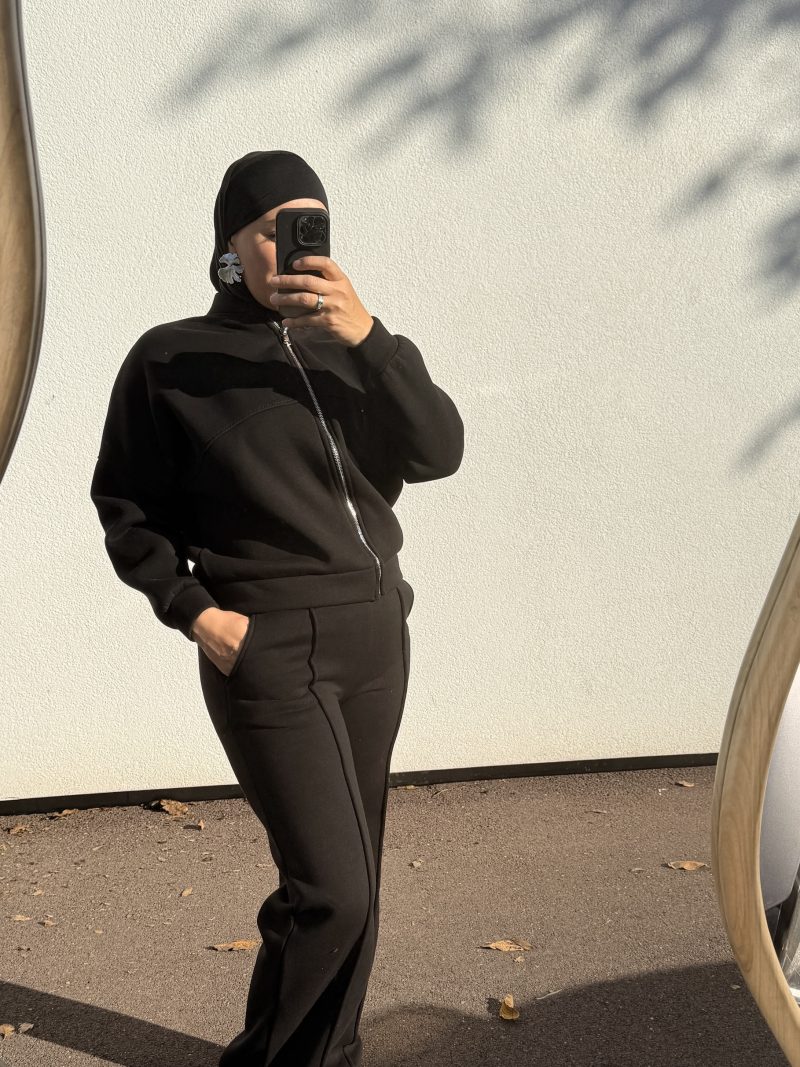 Ensemble jogging noir– confort et style casual chic