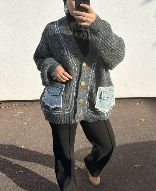Gilet oversize en maille grise avec poches en jean – look casual et tendance