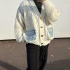 Gilet oversize en maille beige avec poches en jean – look casual et tendance