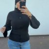 cjukmvnuyxbjagf0lzezljyyljeumcaoavbob25lmtcsmtsgau9tidi2ljaumtsgz3ppcckgag-17 Gilet maille cintrée – manches évasées et coupe féminine noir
