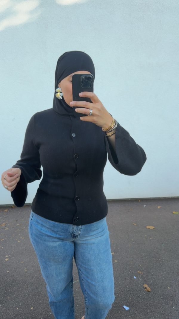 cjukmvnuyxbjagf0lzezljyyljeumcaoavbob25lmtcsmtsgau9tidi2ljaumtsgz3ppcckgag-17 Gilet maille cintrée – manches évasées et coupe féminine noir