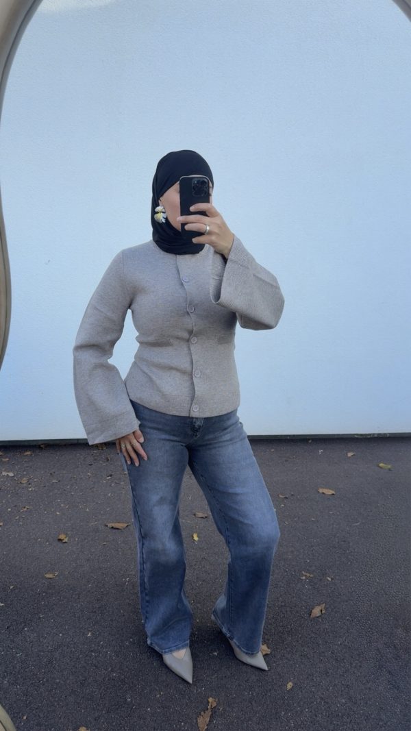 cjukmvnuyxbjagf0lzezljyyljeumcaoavbob25lmtcsmtsgau9tidi2ljaumtsgz3ppcckgag-20 Gilet maille cintrée – manches évasées et coupe féminine beige