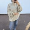 img_6843 Pull oversize à col montant – douceur et style cocooning taupe
