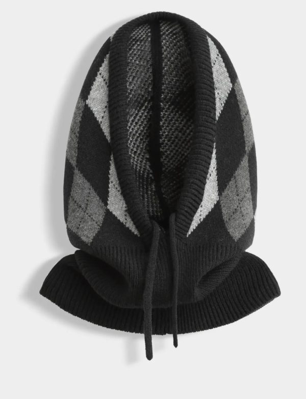Cagoule tricot à motif argyle – style rétro chic et confort d’hiver Noire