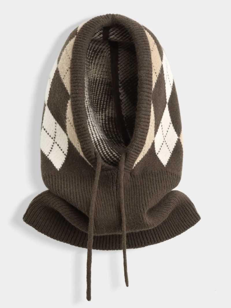 Cagoule tricot à motif argyle – style rétro chic et confort d’hiver Marron