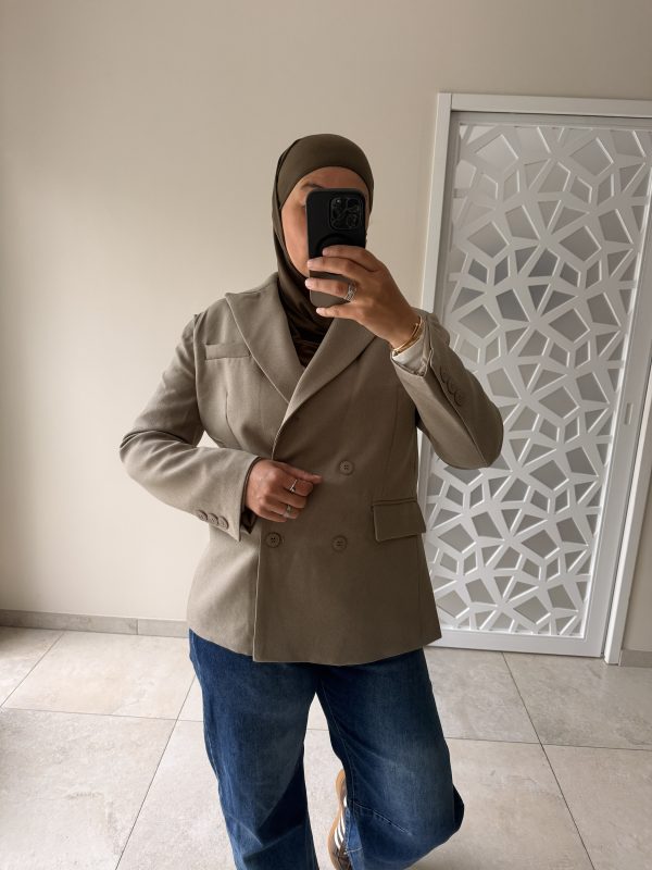 Blazer taupe à double boutonnage – élégance intemporelle et coupe structurée