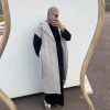 img_7488 Manteau beige long sans manches matelassé avec ceinture