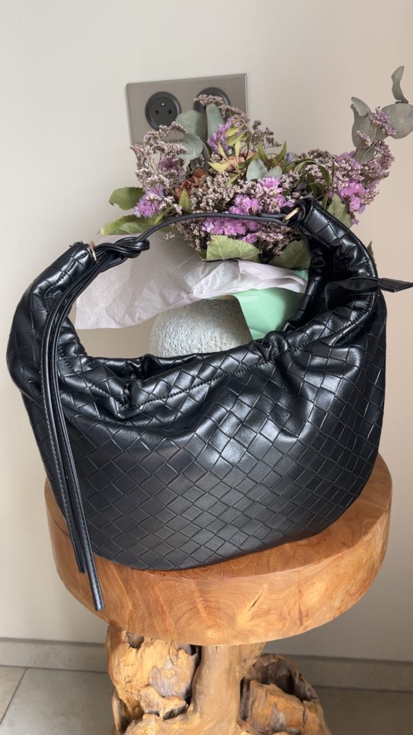 Sac à main tressé en similicuir noir – Élégance et modernité