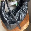 Sac à main tressé en similicuir noir – Élégance et modernité