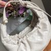 Sac à main tressé en similicuir beige – Élégance et modernité