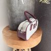 Sac à main bordeaux effet tweet  et cuir lisse – Élégance naturelle et design compact