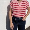 Haut sans manches rayé en maille duveteuse – col polo rouge