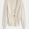 Gilet beige à gros bouton doré – Élégance et douceur pour l’automne