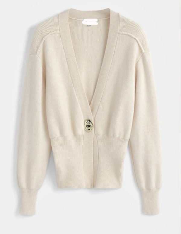 Gilet beige à gros bouton doré – Élégance et douceur pour l’automne