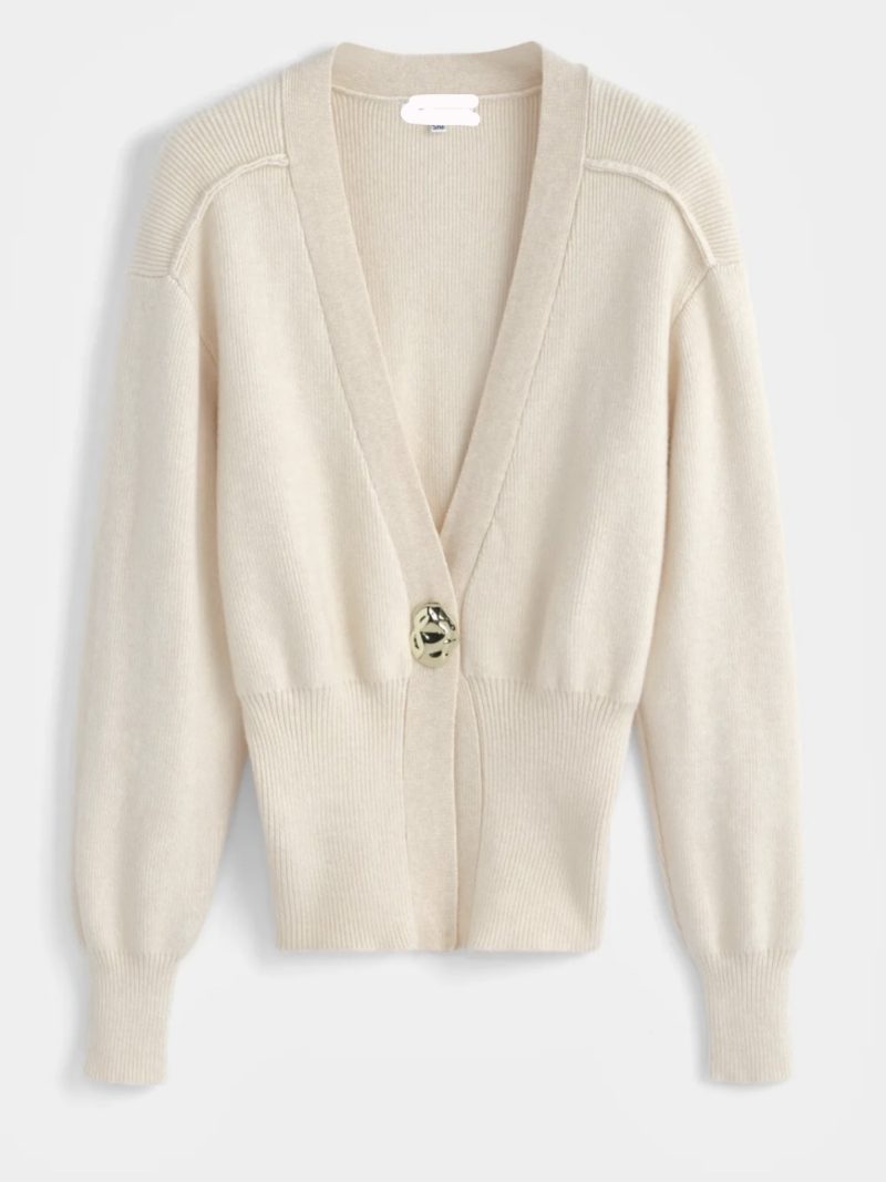 Gilet beige à gros bouton doré – Élégance et douceur pour l’automne