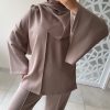 Ensemble fluide taupe avec étole intégrée – Élégance et confort au quotidien