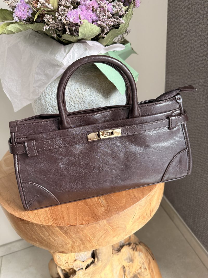 Sac à main marron en simili cuir – Élégance et raffinement