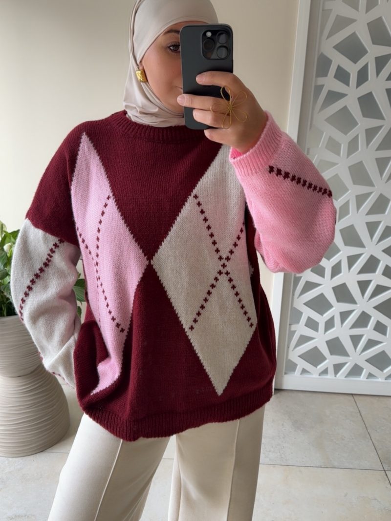 PULL MOTIF LOSANGES – MAILLE DOUCE  bordeaux