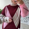 img_8306-2 PULL MOTIF LOSANGES – MAILLE DOUCE bordeaux