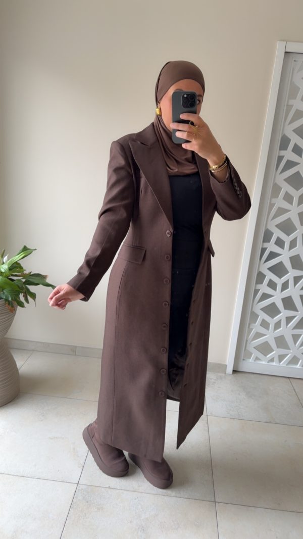 Manteau long structuré – Coupe élégante et moderne marron