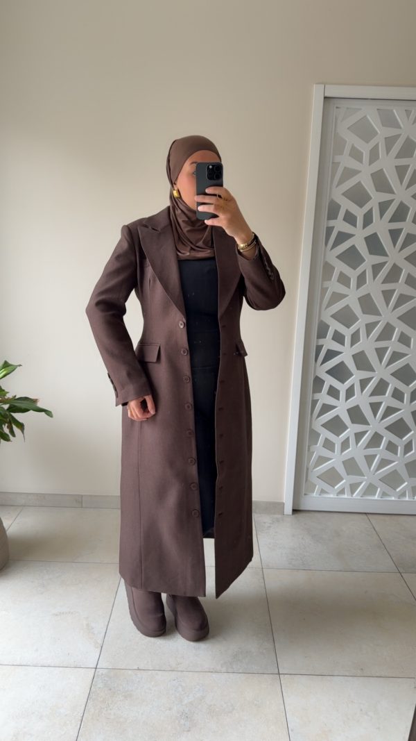 Manteau long structuré – Coupe élégante et moderne marron