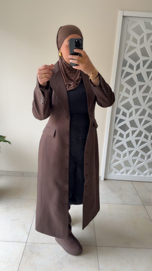 Manteau long structuré – Coupe élégante et moderne marron