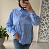 cjukmvnuyxbjagf0lzezljy0ljmumcaoavbob25lmtcsmtsgau9tidi2ljaumtsgz3ppcckgag-10 Chemise à rayures bleue